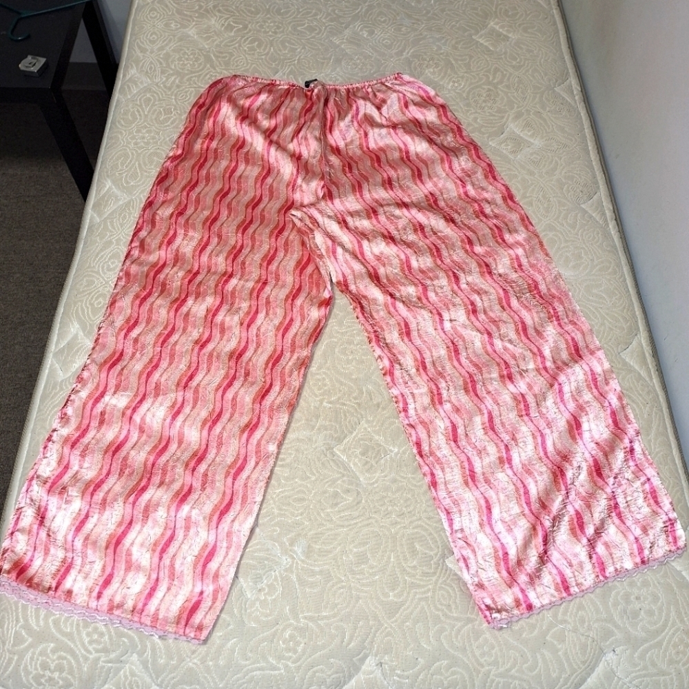 Relativity Intimates pajama bottoms in a size large. It's a pink striped pattern - Picture 1 of 5